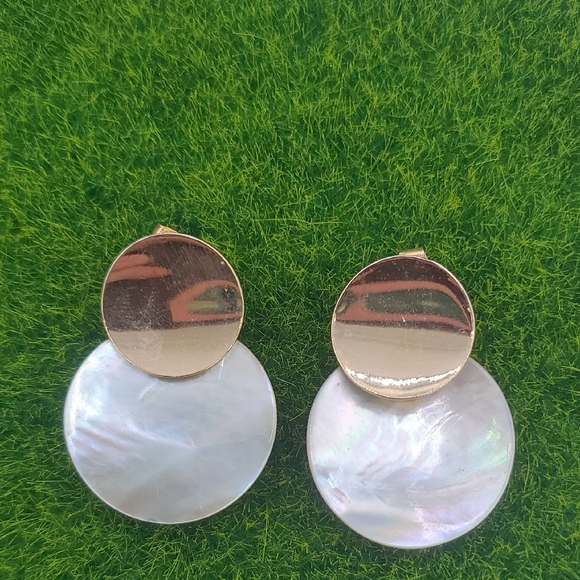 Moonlight Mother Of Pearl Earrings For Pierced Ears E1019 - Picture 1 of 3
